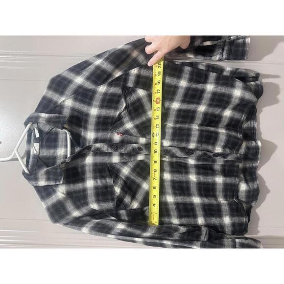 Levi's Black and White Plaid Button-Up Shirt - Picture 6 of 8
